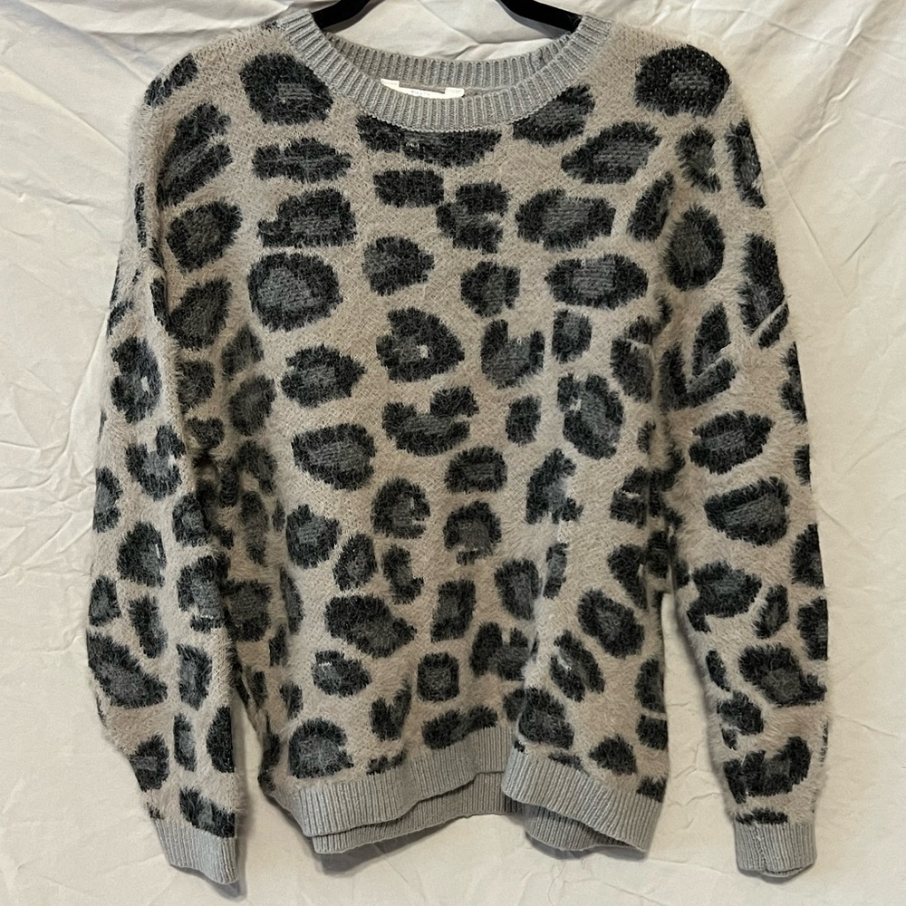 L (12/14) Cheetah Leopard Print Soft Fuzzy Sweater NWOT